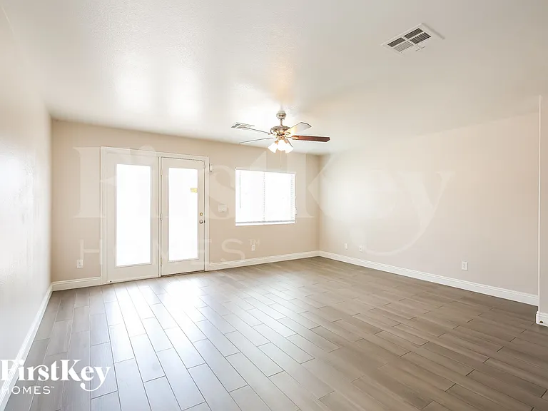 705 Picasso Picture Ct — Photo 4