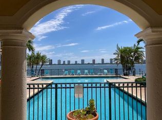1040 Lake Shore Dr APT 201, Lake Park, FL 33403