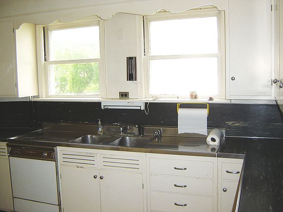 4th image of 560 Willett Ave