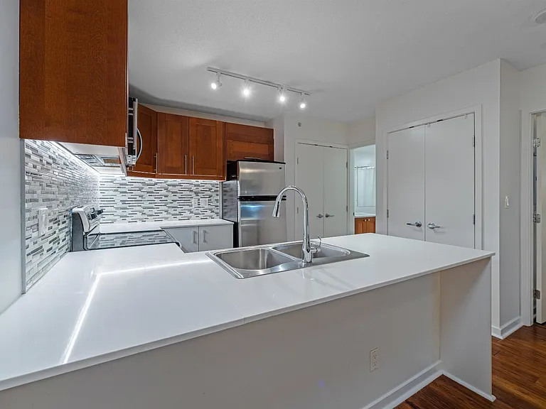 66 Cordova St W #206 — Photo 9