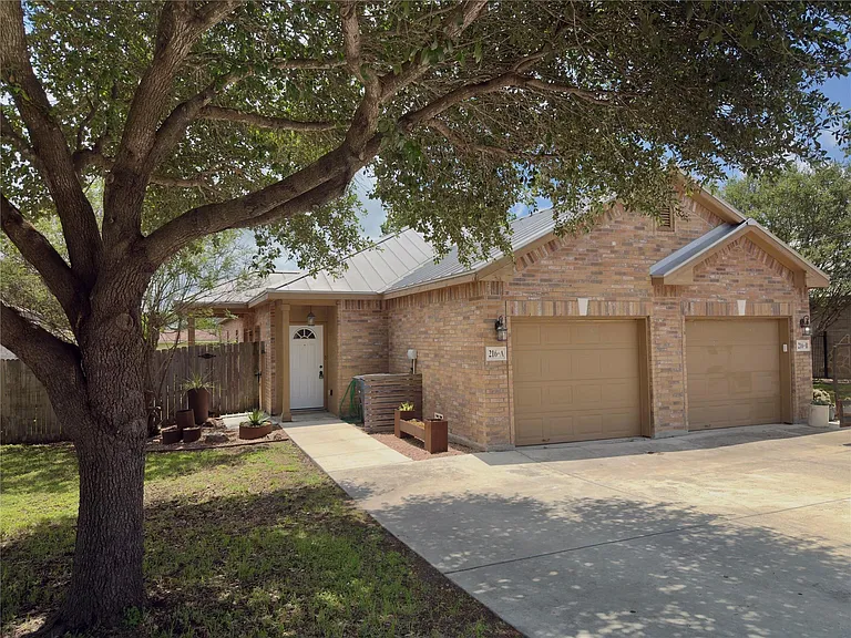 216 Anne Louise Dr #A — Photo 2