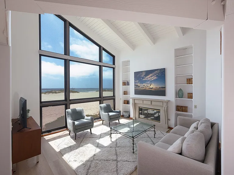 3265 Ocean Dr — Photo 2