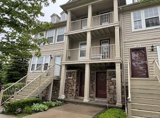 655 Lewa Downs Dr, Pontiac, MI 48341