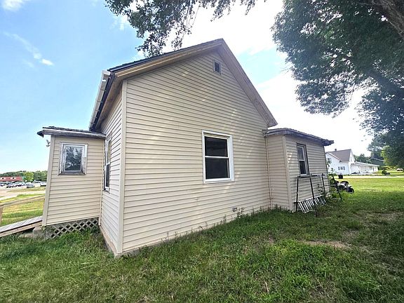 3rd image of 128 E 2nd Ave