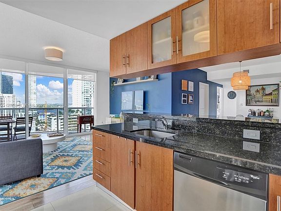 3rd image of 601 NE 23rd St APT 1706
