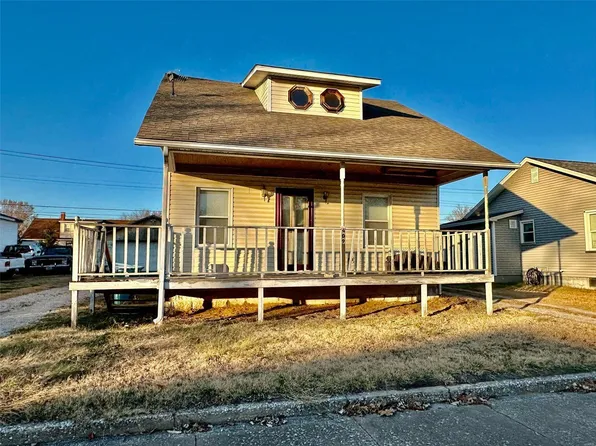 409 E Penning Ave, Wood River, IL 62095