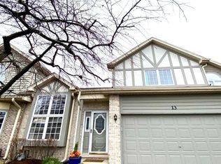 13 Townsend Cir, Naperville, IL 60565