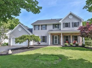 4 Waterbury Ln, Rochester, NY 14625