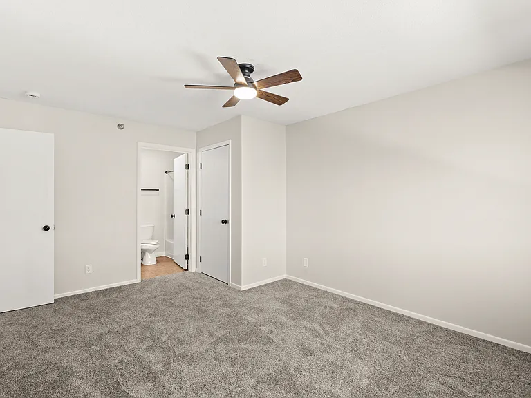 428 Stonehaven Dr — Photo 12