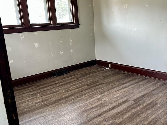2nd image of 439 4th St