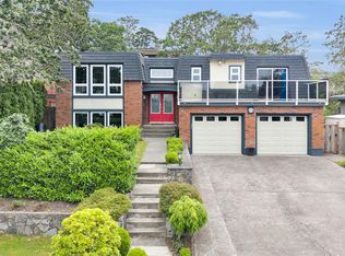 1644 Barksdale Dr, Saanich, BC V8N4Z8