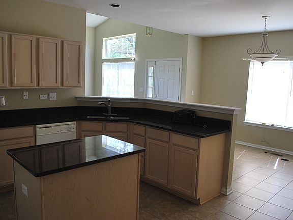 4th image of 971 Hill Ave