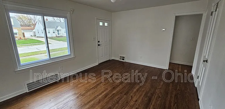 360 E 326th St — Photo 9