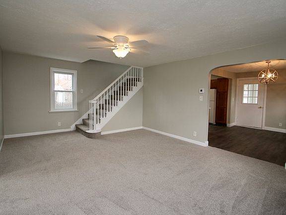3rd image of 429 Singer Ave