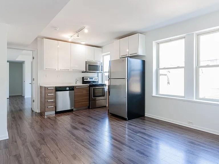 930 W Carmen Ave #4 — Photo 1