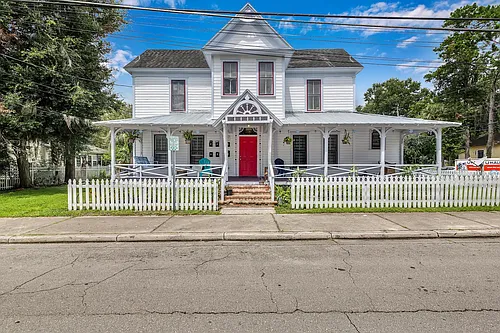 304 SW 3rd St Photo 1