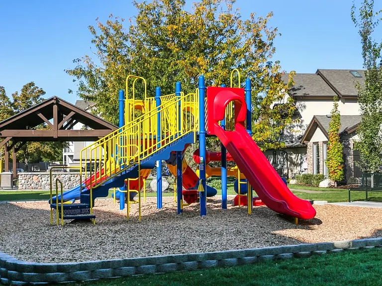 Sterling Pointe Apartments — Photo 4