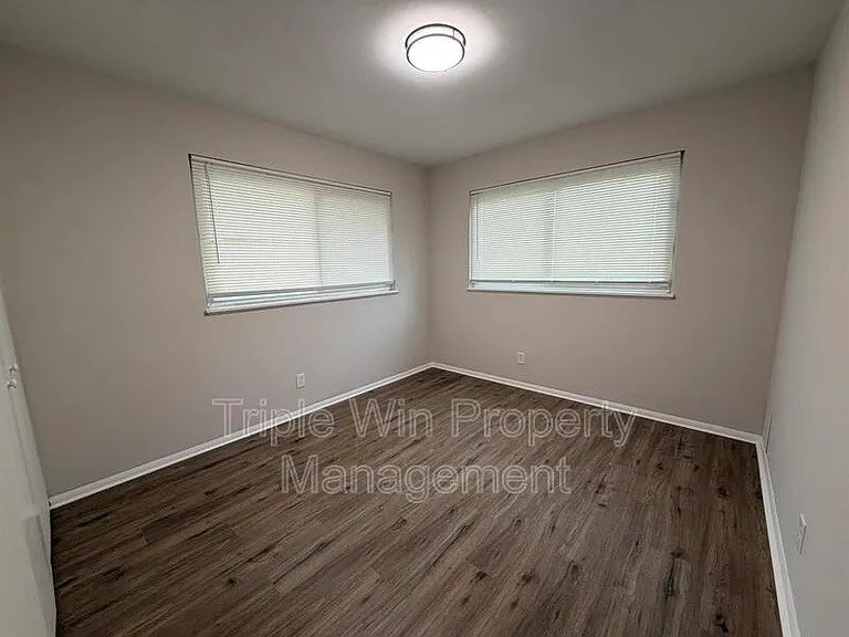 10805 Landseer Dr — Photo 21