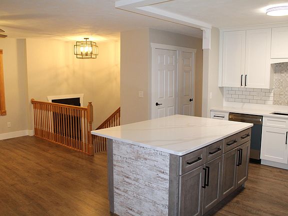 4th image of 2071 Ellen St