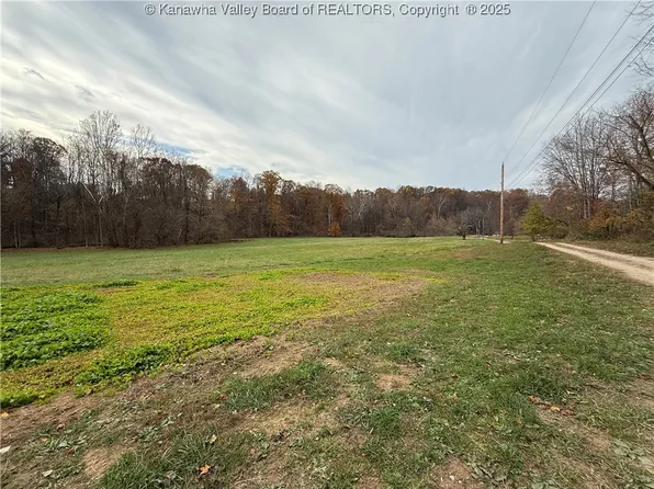 85 Nott Dr, Point Pleasant, WV 25550