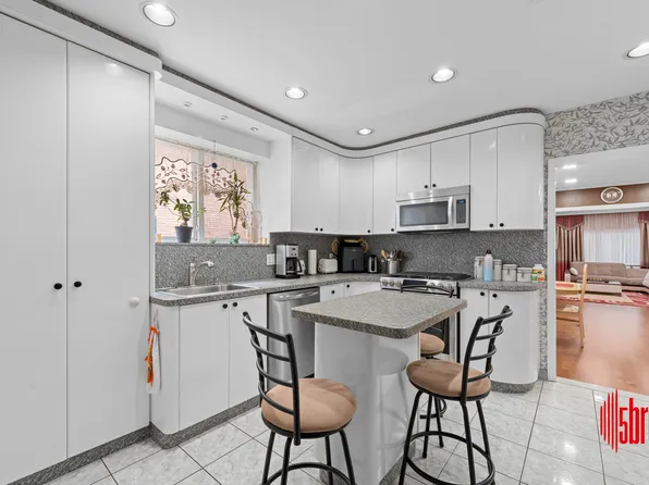 15 Van Sicklen Street image 12 of 38