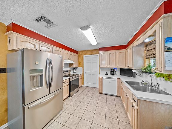 4th image of 16263 N Galvez Ave