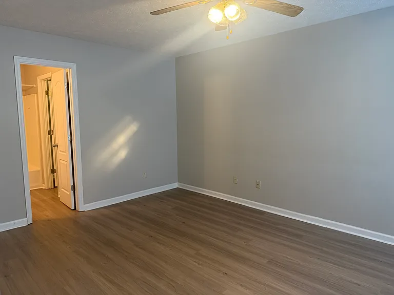 526 Greentree Ter — Photo 6