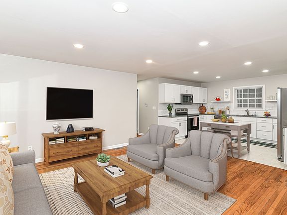 4th image of 3636 S New Jersey St