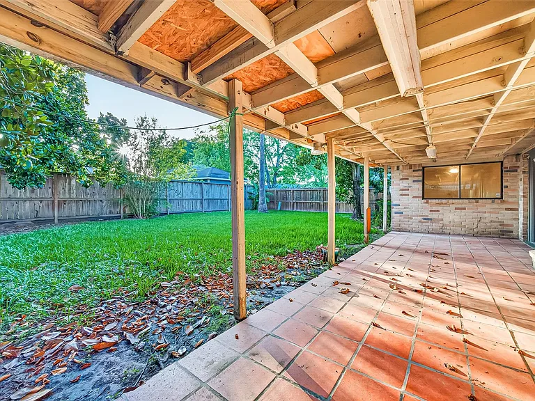 7422 Cortes Dr — Photo 36