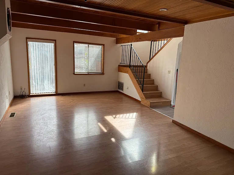 3176 NE Flintlock Pl — Photo 6