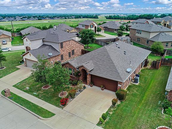 2nd image of 307 Coral Vine Ln