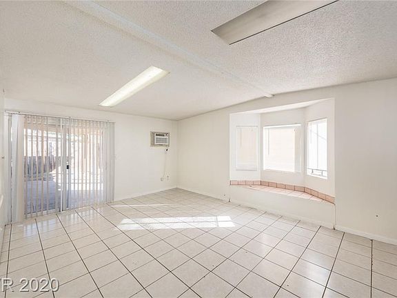 3rd image of 3112 Brady Ave