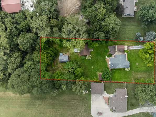 955 SE 60th St, Pleasant Hill, IA 50327