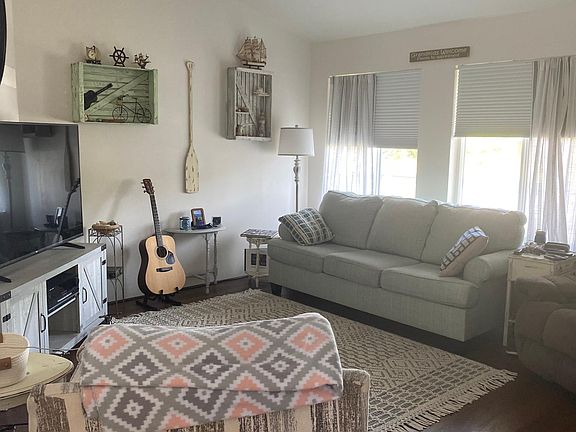 2nd image of 801 Pt Brown Ave #B