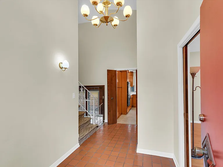 1803 Golfview Dr — Photo 8