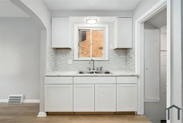 11716 Coyle St — Photo 2
