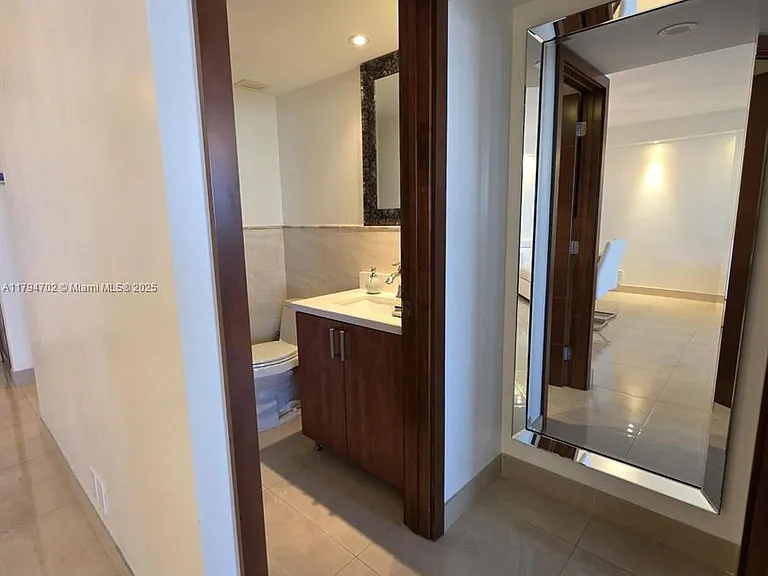 9225 Collins Ave #1409 — Photo 23