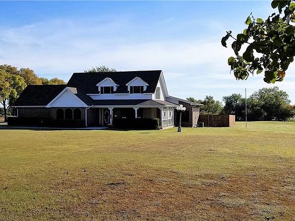 4th image of 7922 Airfield Dr