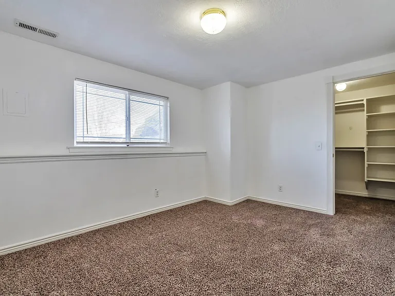 426 W 2700 S — Photo 17