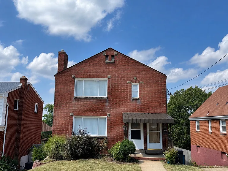150 Sceneridge Ave #1 — Photo 1