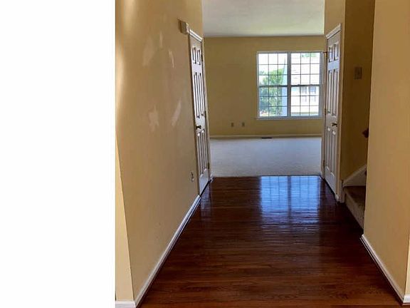 3rd image of 651 Leeward St