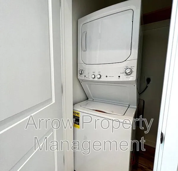 2230 R St #6 — Photo 9