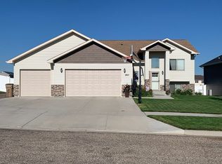 2613 18th St NW, Minot, ND 58703