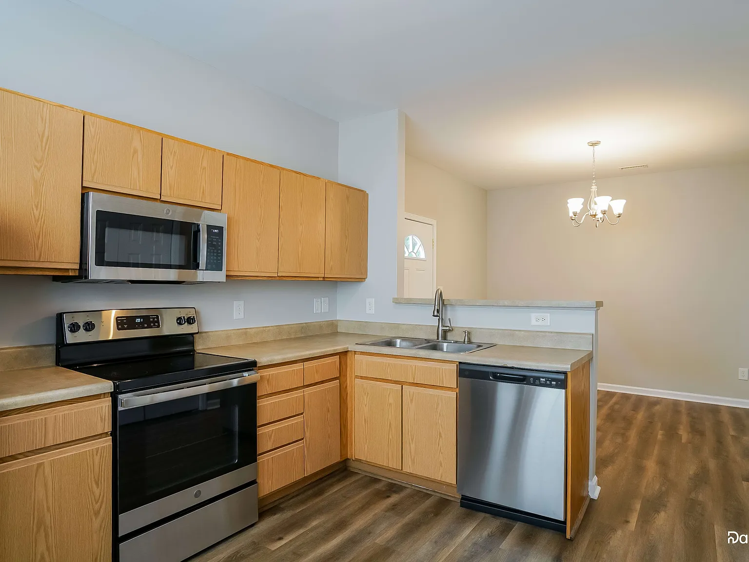 3 bed, 2.5 bath, 1482 sqft, $1,785 — Photo 2