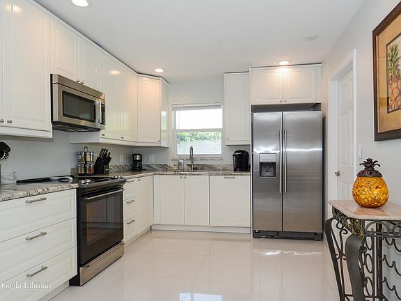 5th image of 1530 NE 40th Pl