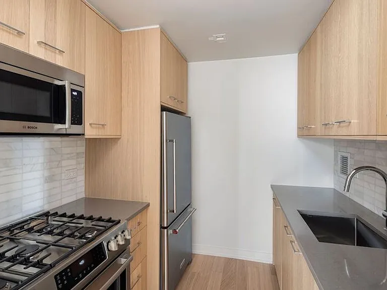 Columbus Pl #S15F — Photo 6