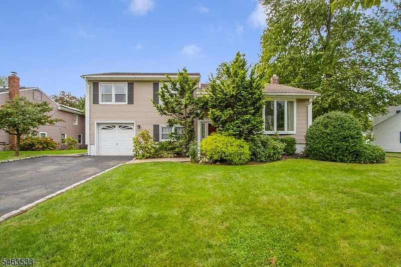 3 bed, 1.0 bath, $3,500 — Photo 2