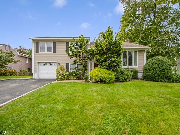 2nd image of 23 Briar Hills Cir
