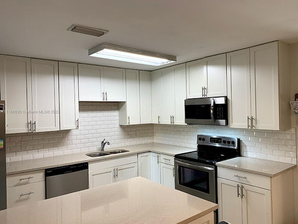 1st image of 9062 Vineyard Lake Dr