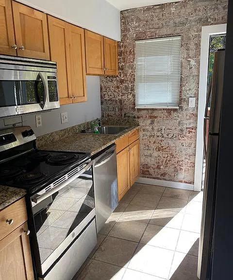 571 Formwalt St SW #8 — Photo 4